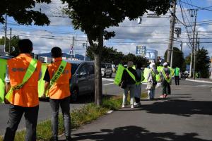 秋の交通安全街頭啓発の様子