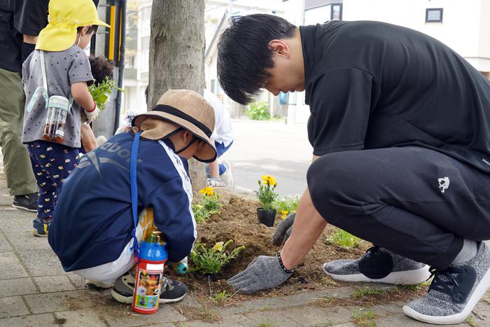花植えの様子2