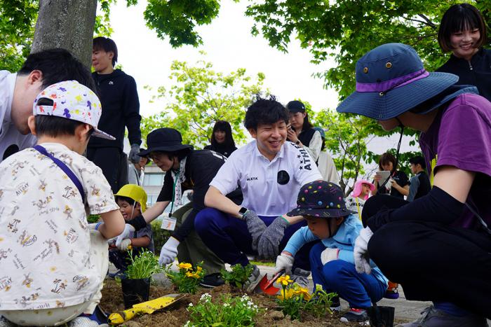 花植えの様子3