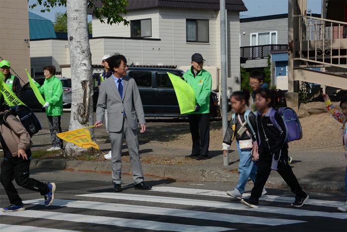 交通安全街頭啓発の様子2