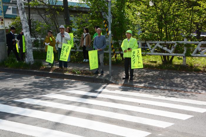交通安全街頭啓発の様子1