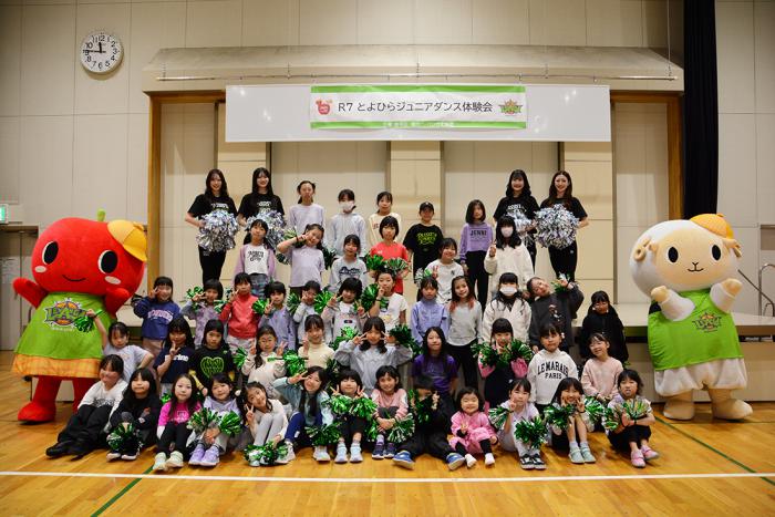 ジュニアダンス体験会参加者の集合写真