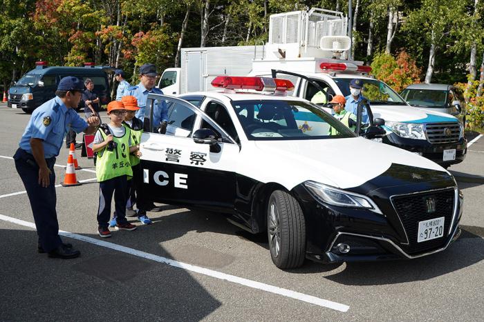 パトカー試乗の様子