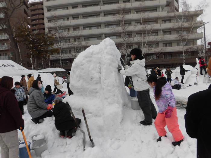 雪像づくり