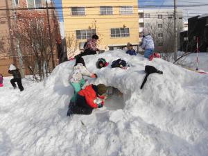 雪遊び