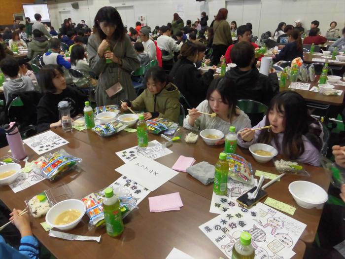 昼食の様子2