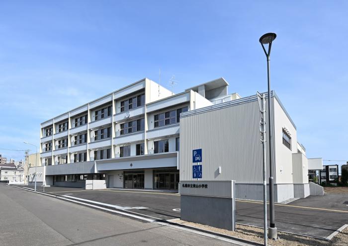 東山小学校