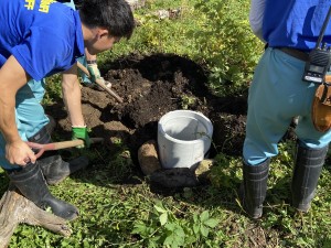 土管設置作業の様子